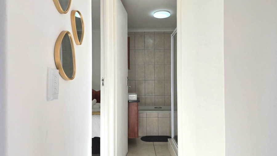 To Let 2 Bedroom Property for Rent in Muizenberg Western Cape
